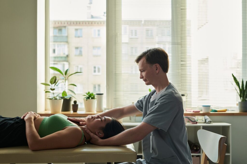 Masażysta – terapeutyczna siła dotyku. Jak nieść pomoc?
